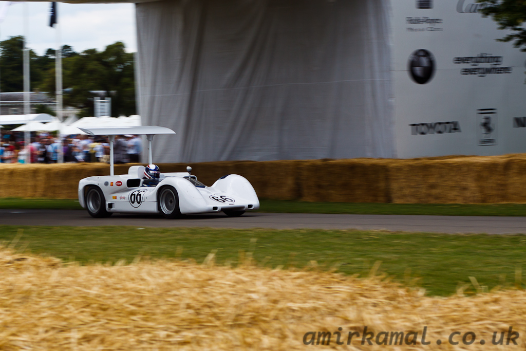 1966, 5.3l V8, ahead of it's time with adjustable wings and semi-automatic gearbox, driven by Jim Hall jr